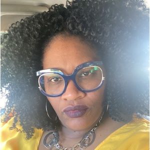 Meet your Posher, Desiree